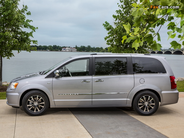 Chrysler Town & Country 30th Anniversary 2013 wallpapers (640 x 480)