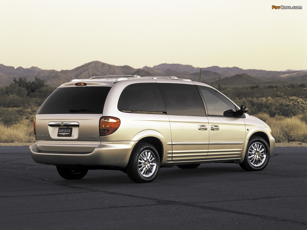 Chrysler Town & Country 2000–04 wallpapers (1024 x 768)