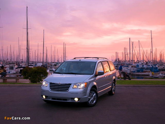 Chrysler Town & Country 2007–10 wallpapers (640 x 480)