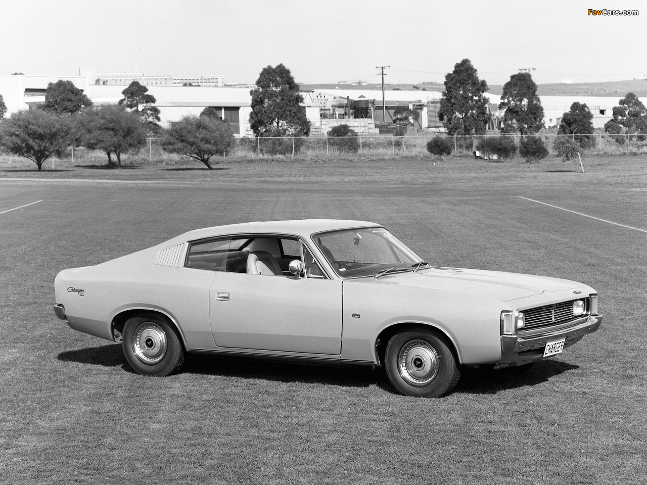 Photos of Chrysler Valiant Charger XL (VH) 1971–73 (1280 x 960)