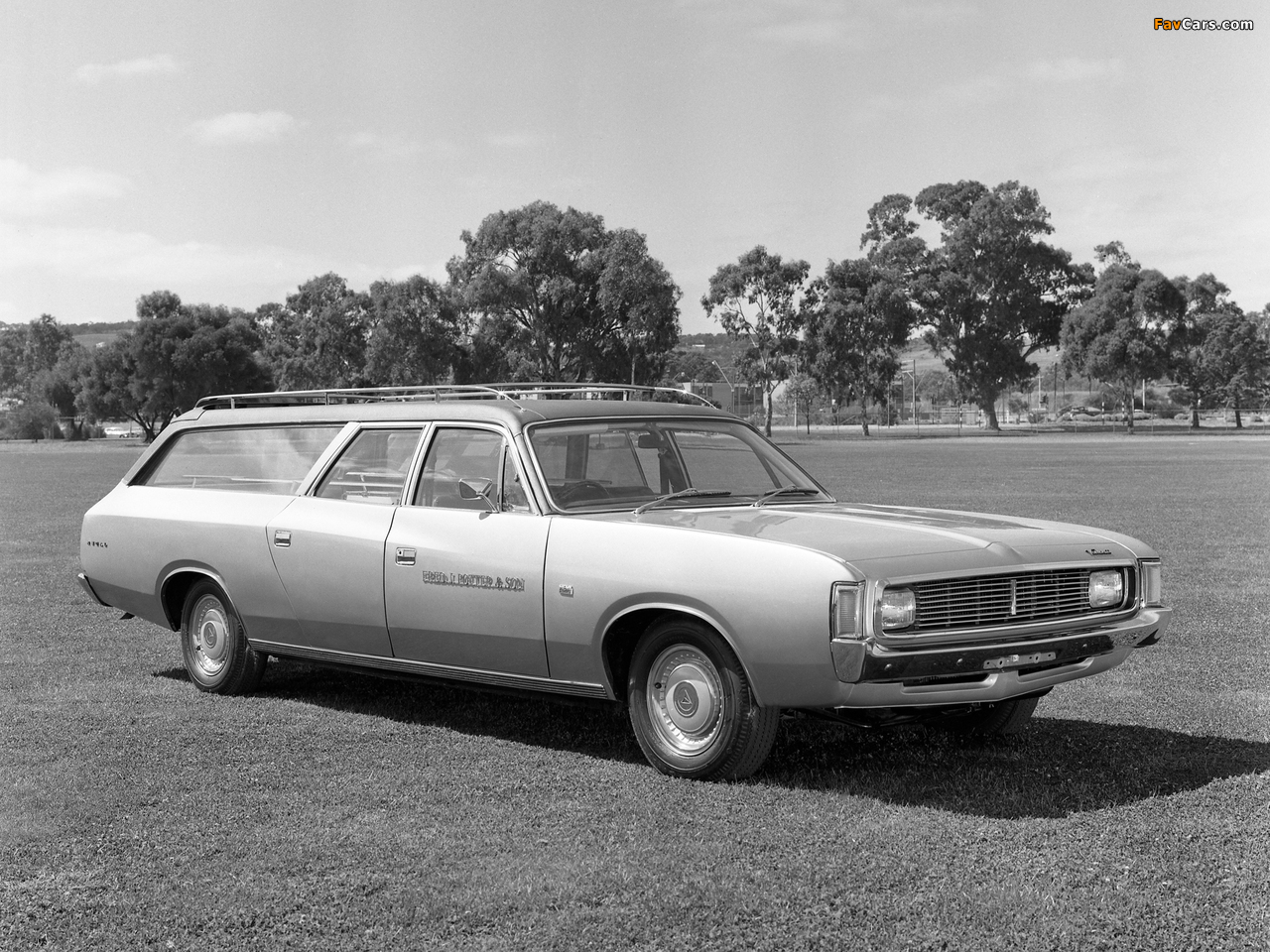 Chrysler Valiant Regal Hearse (VH) 1971–73 photos (1280 x 960)