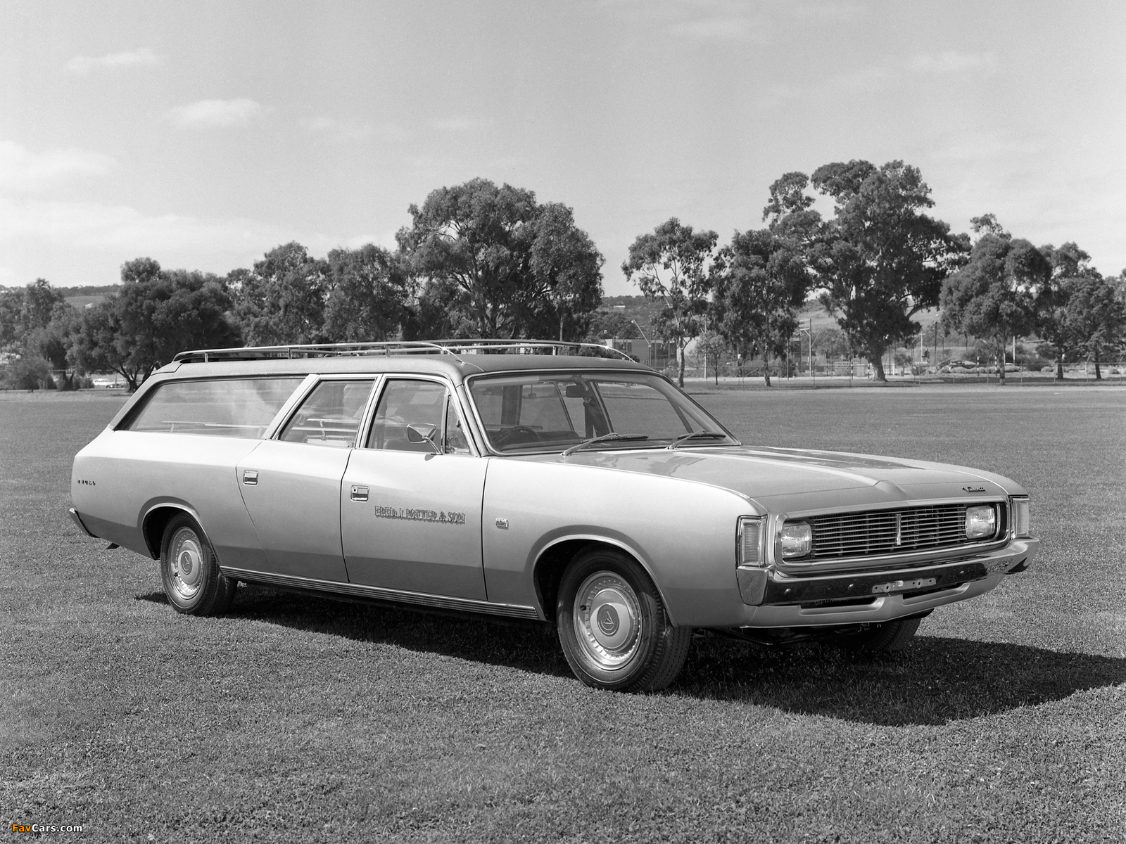 Chrysler Valiant Regal Hearse (VH) 1971–73 photos (1600 x 1200)