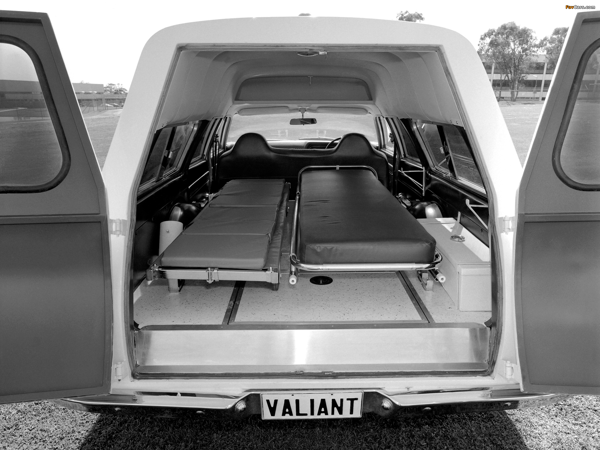 Chrysler Valiant Ranger Ambulance (VH) 1971–73 wallpapers (2048 x 1536)