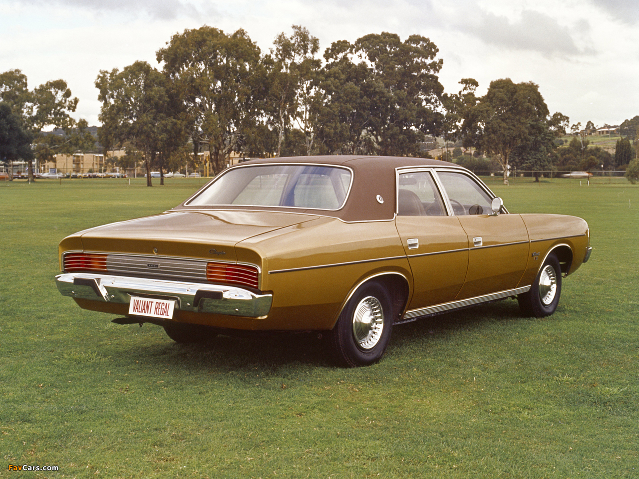 Photos of Chrysler Valiant Regal (VK) 1975–76 (1280 x 960)