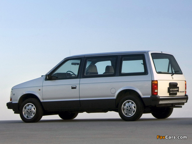 Chrysler Voyager 1987–90 pictures (640 x 480)