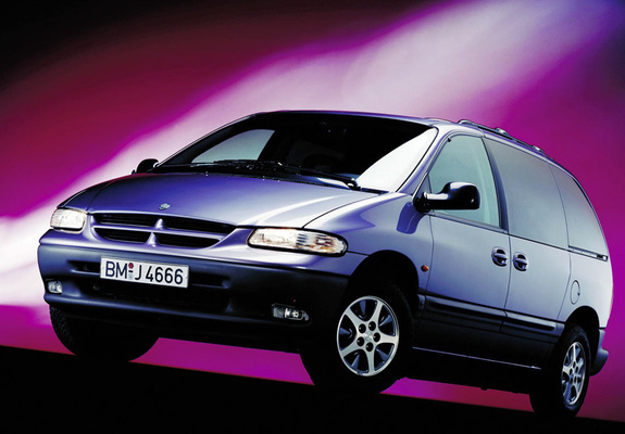 Chrysler Voyager 1995–2000 pictures