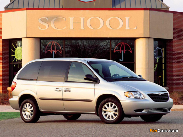 Chrysler Voyager US-spec 2000–04 images (640 x 480)