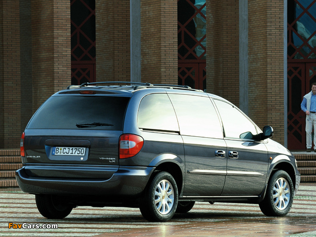 Chrysler Voyager 2000–04 pictures (640 x 480)