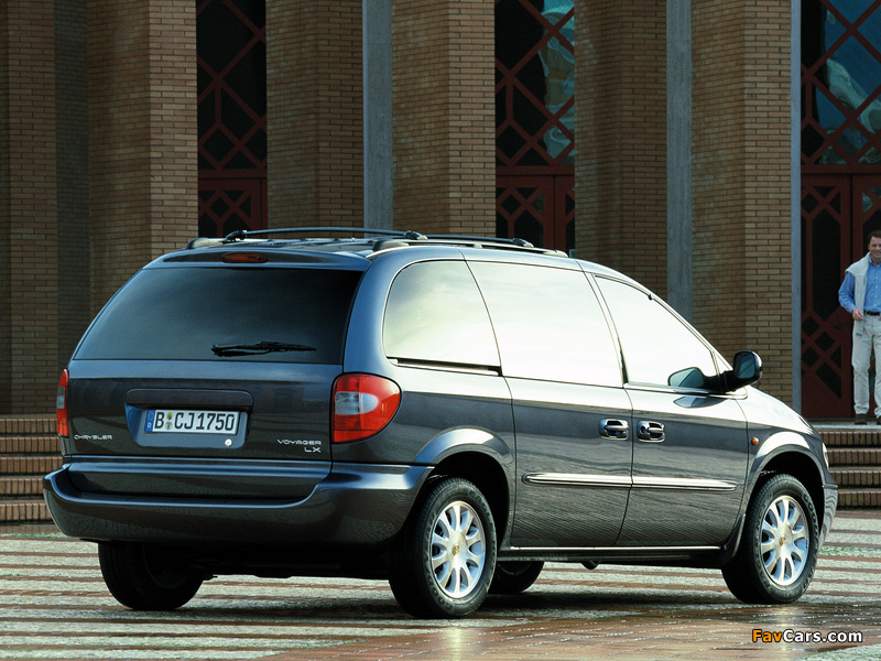 Chrysler Voyager 2000–04 pictures (800 x 600)