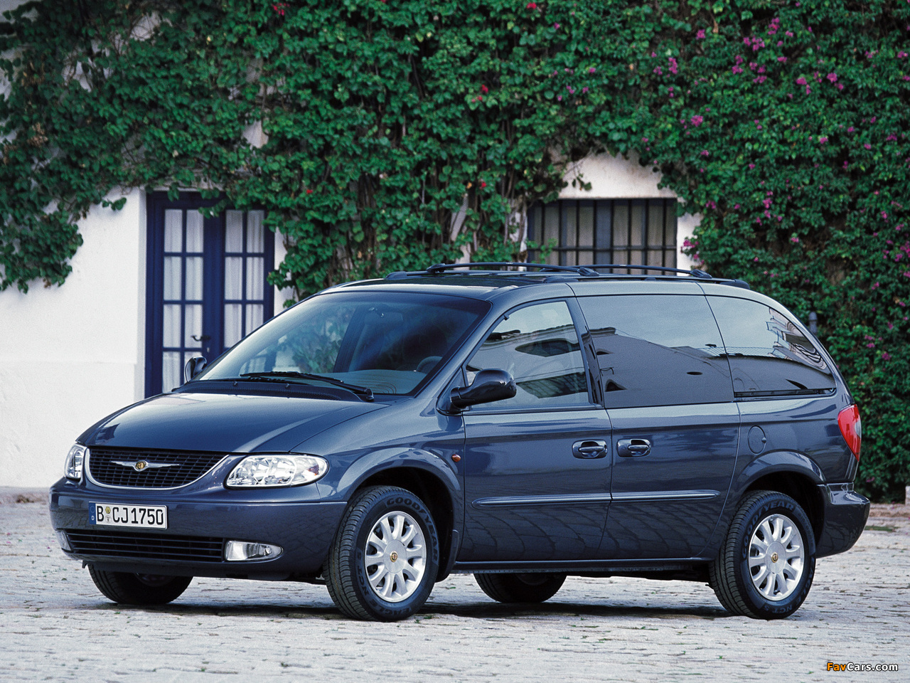 Chrysler Voyager 2000–04 wallpapers (1280 x 960)