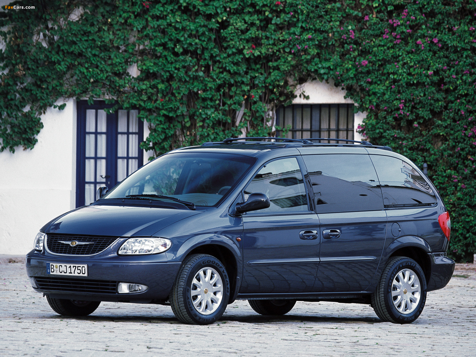 Chrysler Voyager 2000–04 wallpapers (1600 x 1200)