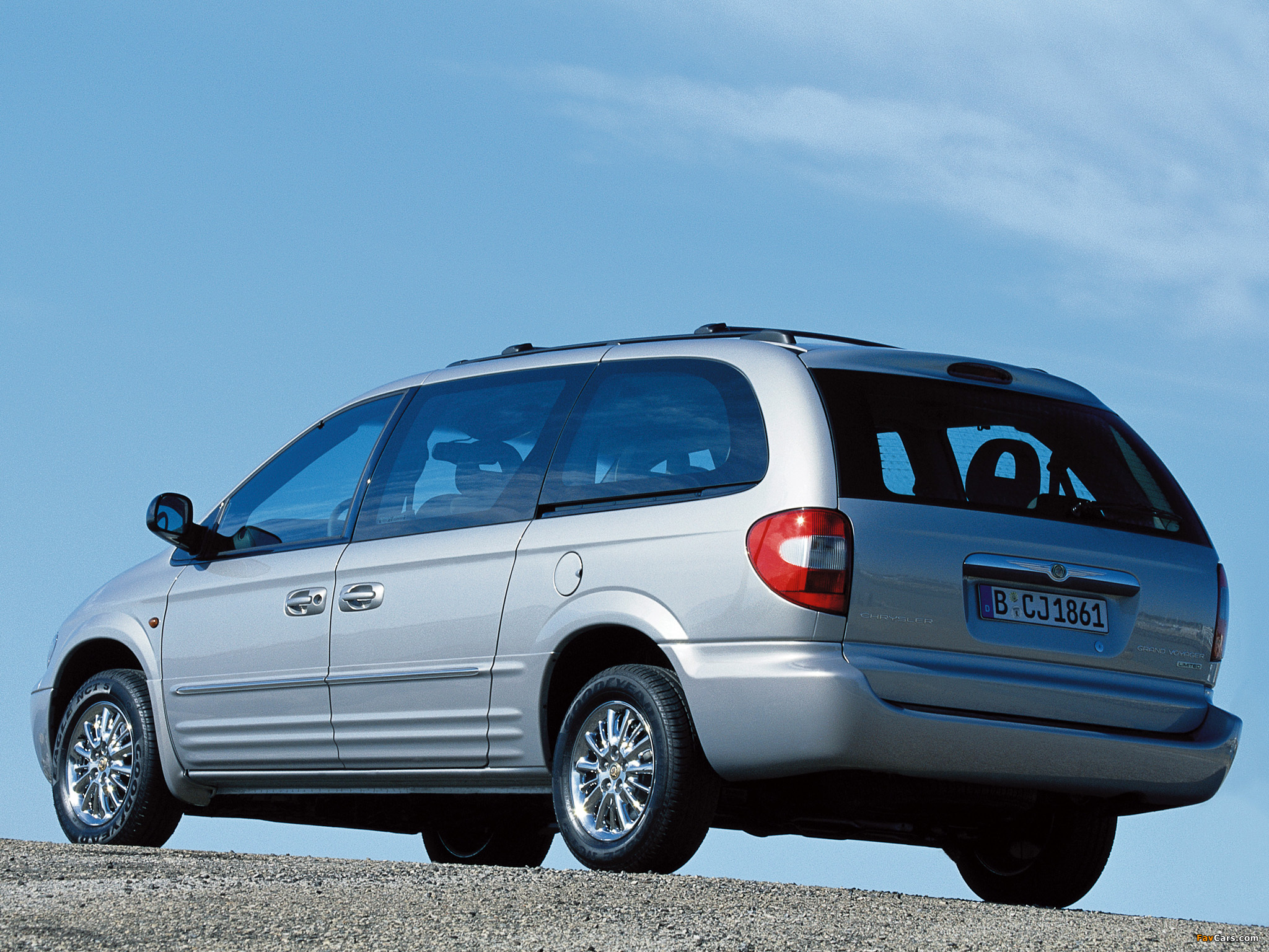 Chrysler Grand Voyager 2000–04 wallpapers (2048 x 1536)