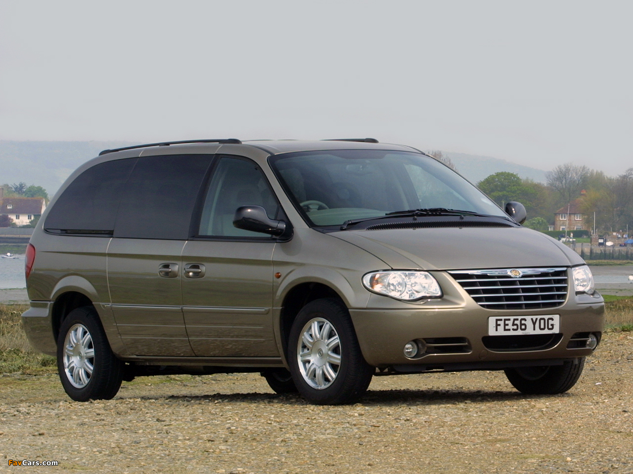 Chrysler Grand Voyager UK-spec 2004–07 pictures (1280 x 960)