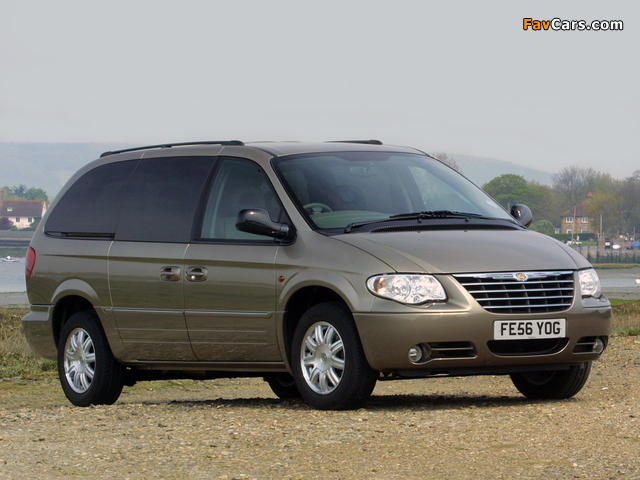 Chrysler Grand Voyager UK-spec 2004–07 pictures (640 x 480)