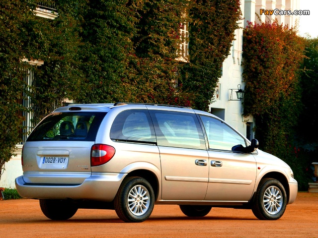 Chrysler Voyager 2004–07 pictures (640 x 480)