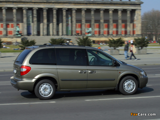 Chrysler Voyager 2004–07 pictures (640 x 480)