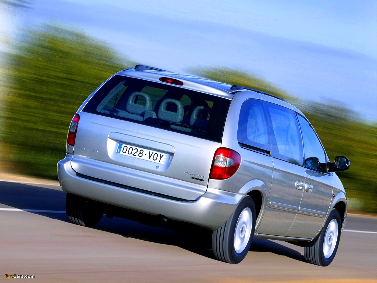 Chrysler Voyager 2004–07 wallpapers (1280 x 960)