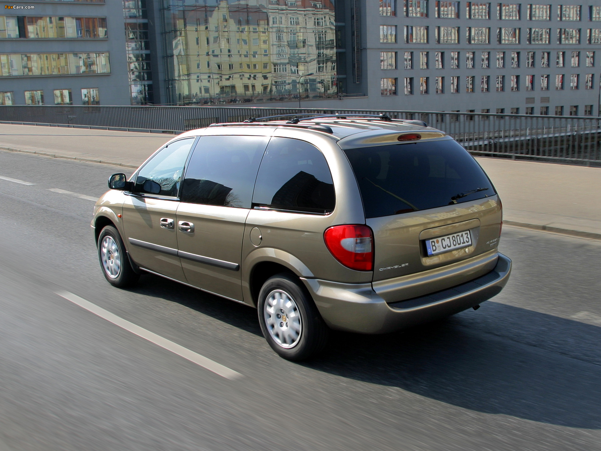 Chrysler Voyager 2004–07 wallpapers (2048 x 1536)