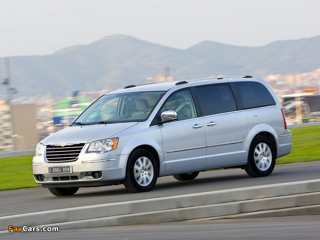 Chrysler Grand Voyager 2008–10 pictures (640 x 480)