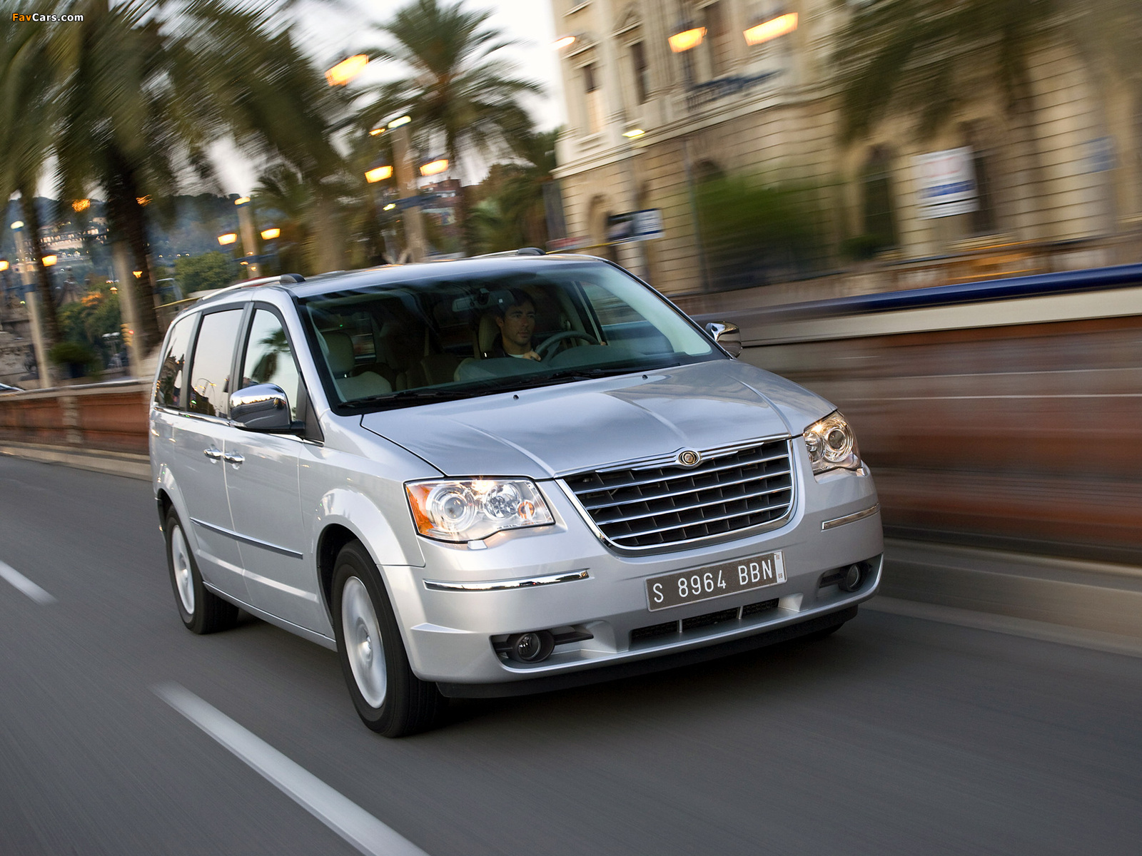 Chrysler Grand Voyager 2008–10 pictures (1600 x 1200)