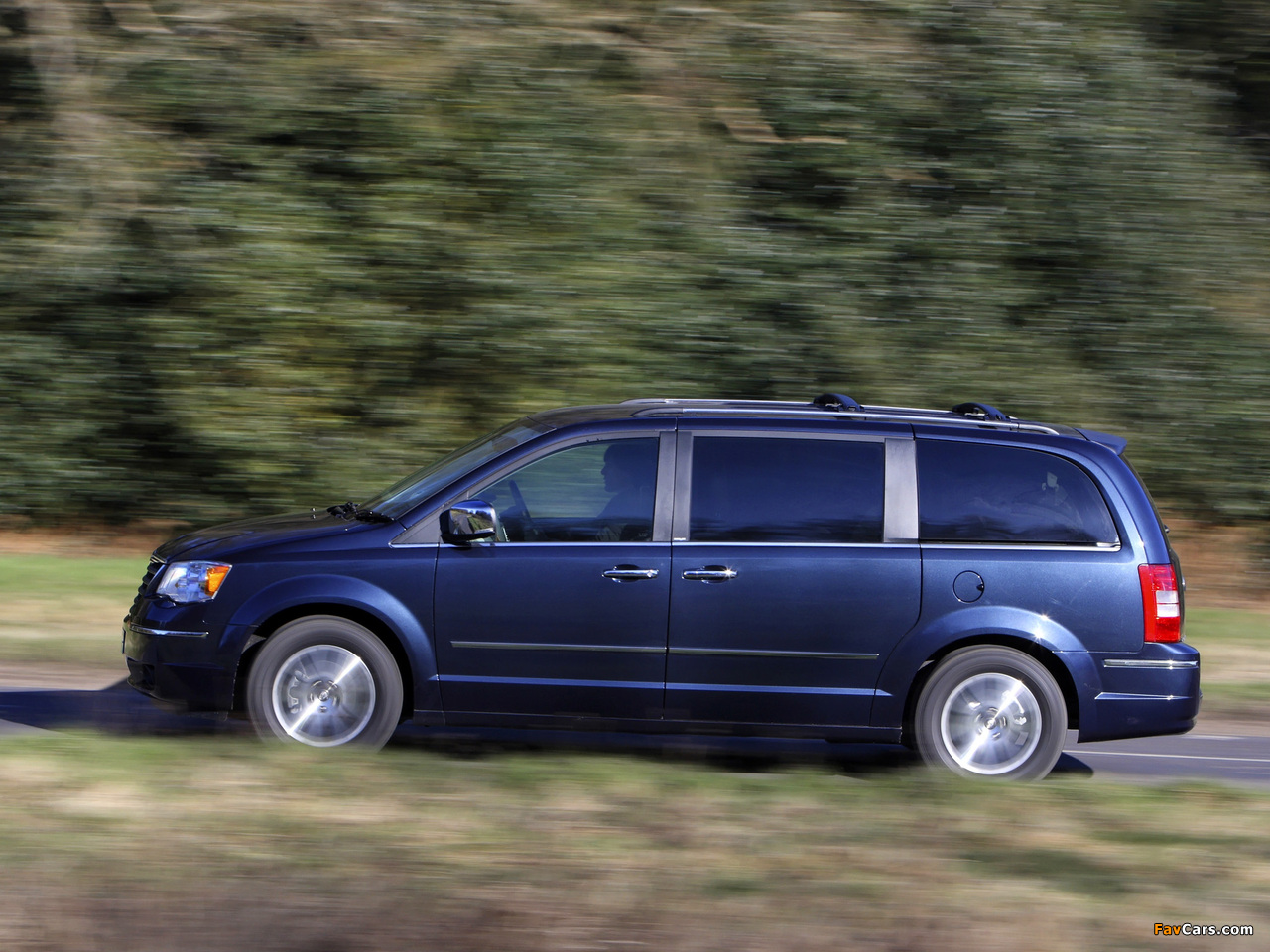 Chrysler Grand Voyager UK-spec 2008–10 wallpapers (1280 x 960)