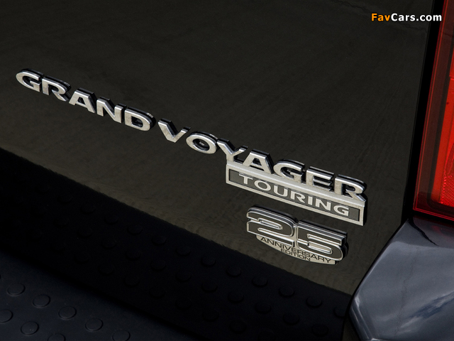 Chrysler Grand Voyager Touring 25th Anniversary 2009 images (640 x 480)