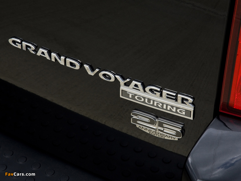 Chrysler Grand Voyager Touring 25th Anniversary 2009 images (800 x 600)