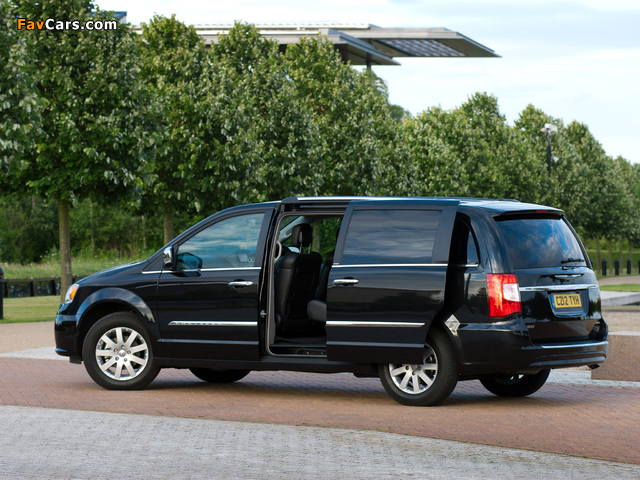 Chrysler Grand Voyager UK-spec 2011 wallpapers (640 x 480)