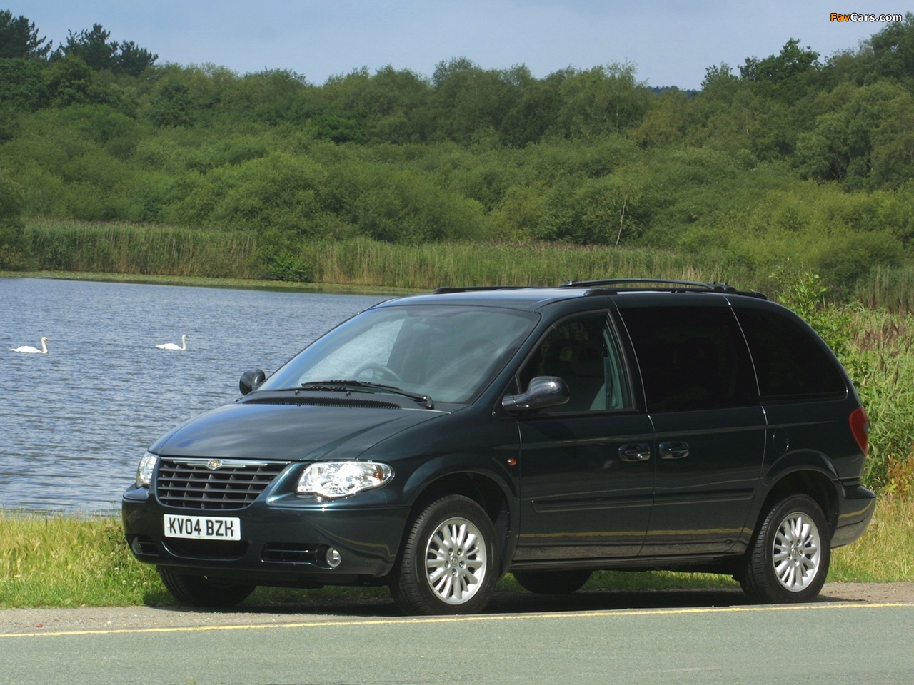 Images of Chrysler Voyager UK-spec 2004–07 (1280 x 960)