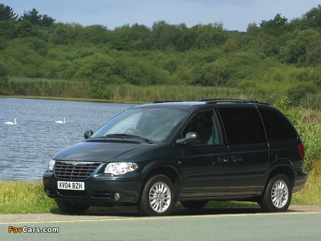 Images of Chrysler Voyager UK-spec 2004–07 (640 x 480)