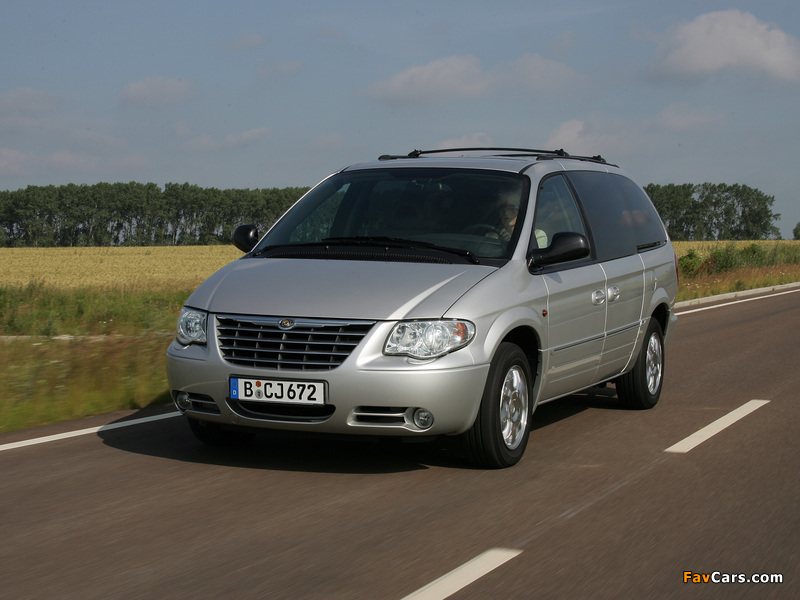 Images of Chrysler Grand Voyager 2004–07 (800 x 600)