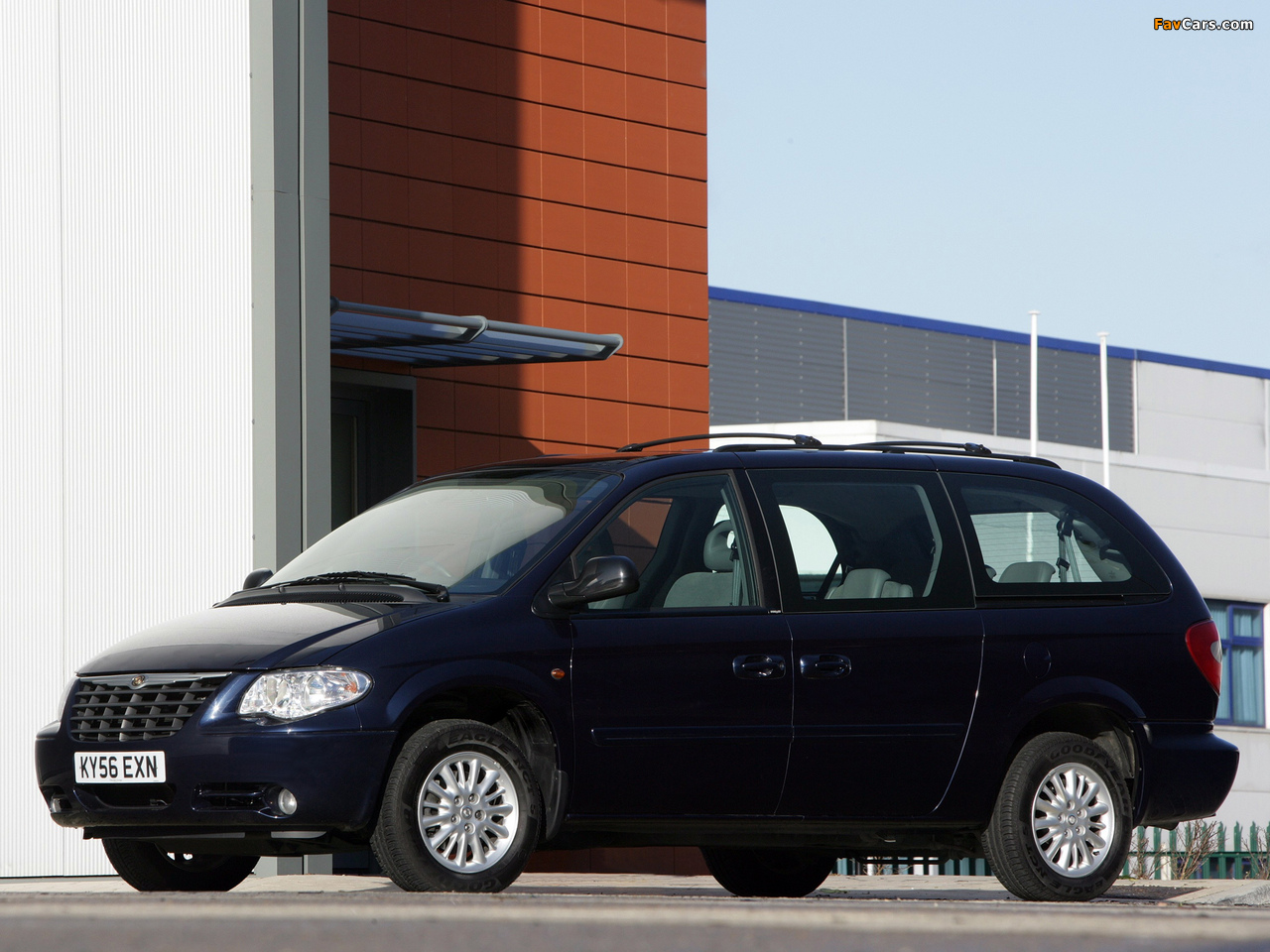 Images of Chrysler Grand Voyager UK-spec 2004–07 (1280 x 960)