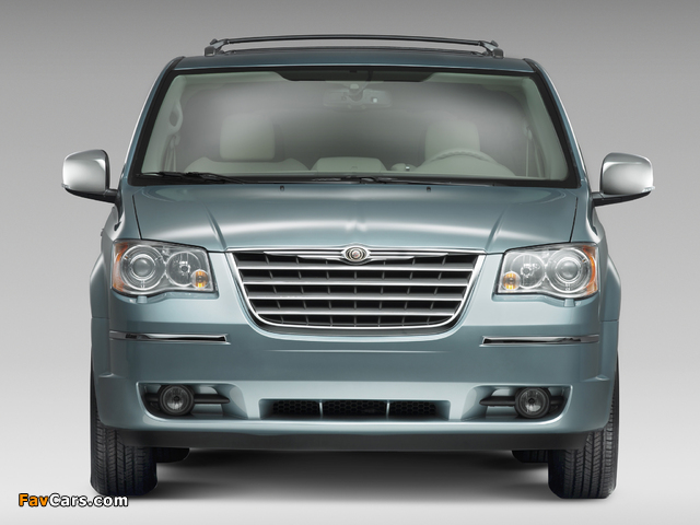 Images of Chrysler Grand Voyager US-spec 2008–10 (640 x 480)