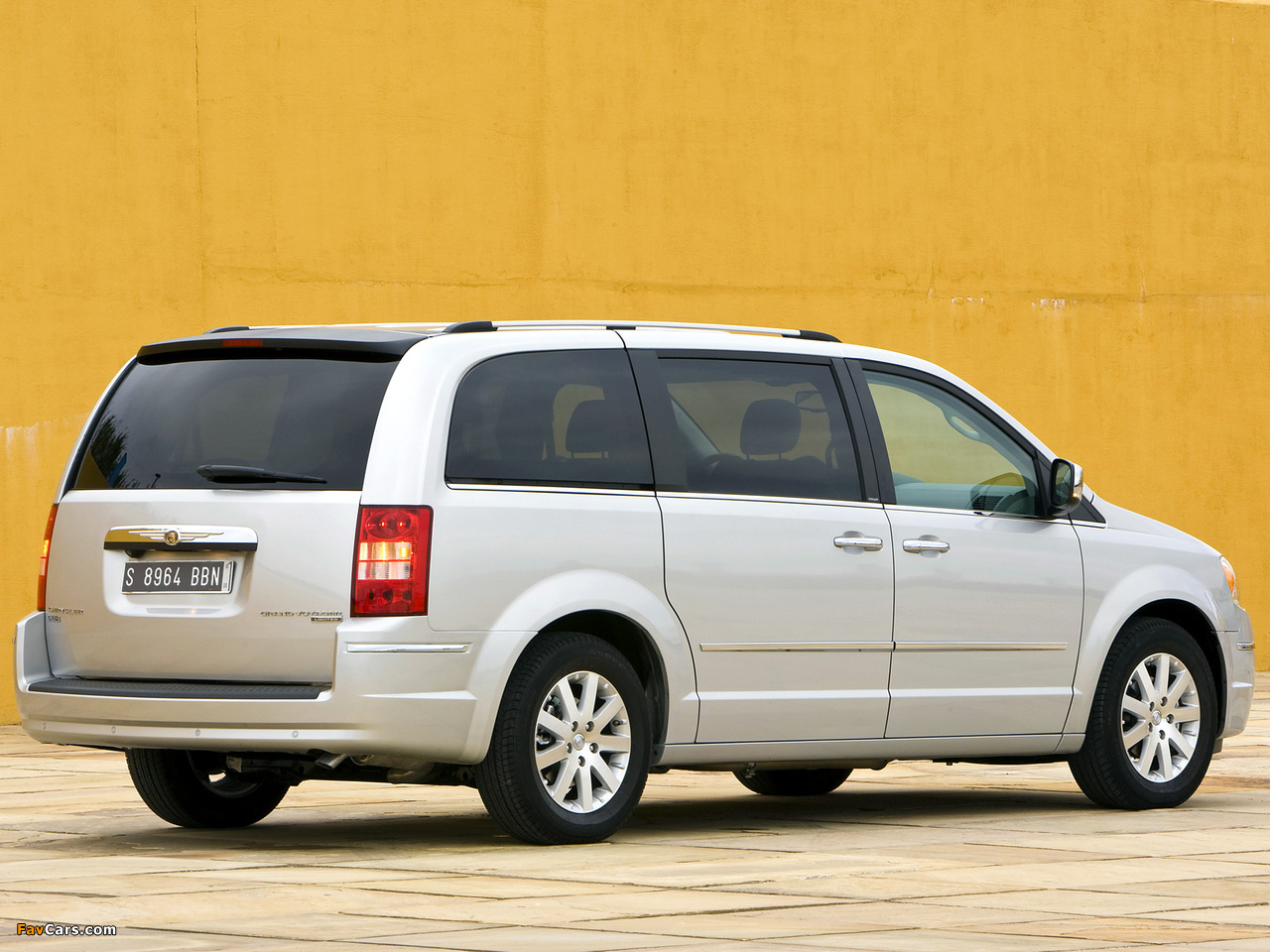 Images of Chrysler Grand Voyager 2008–10 (1280 x 960)