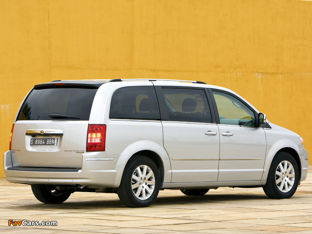 Images of Chrysler Grand Voyager 2008–10 (640 x 480)