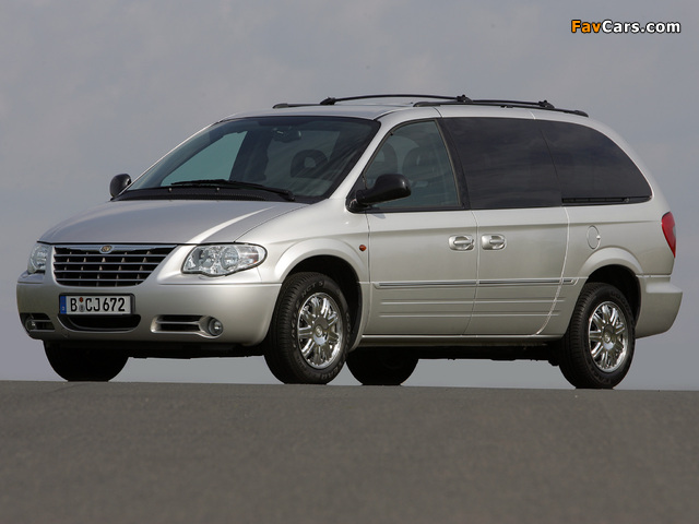 Photos of Chrysler Grand Voyager 2004–07 (640 x 480)