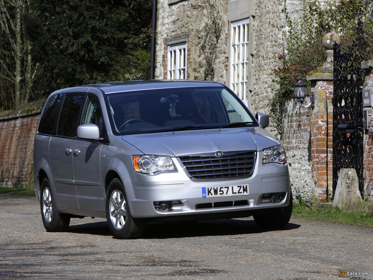 Photos of Chrysler Grand Voyager UK-spec 2008–10 (1280 x 960)