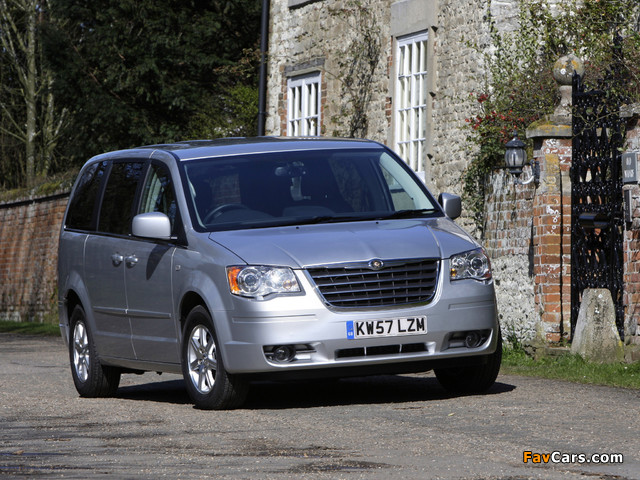 Photos of Chrysler Grand Voyager UK-spec 2008–10 (640 x 480)