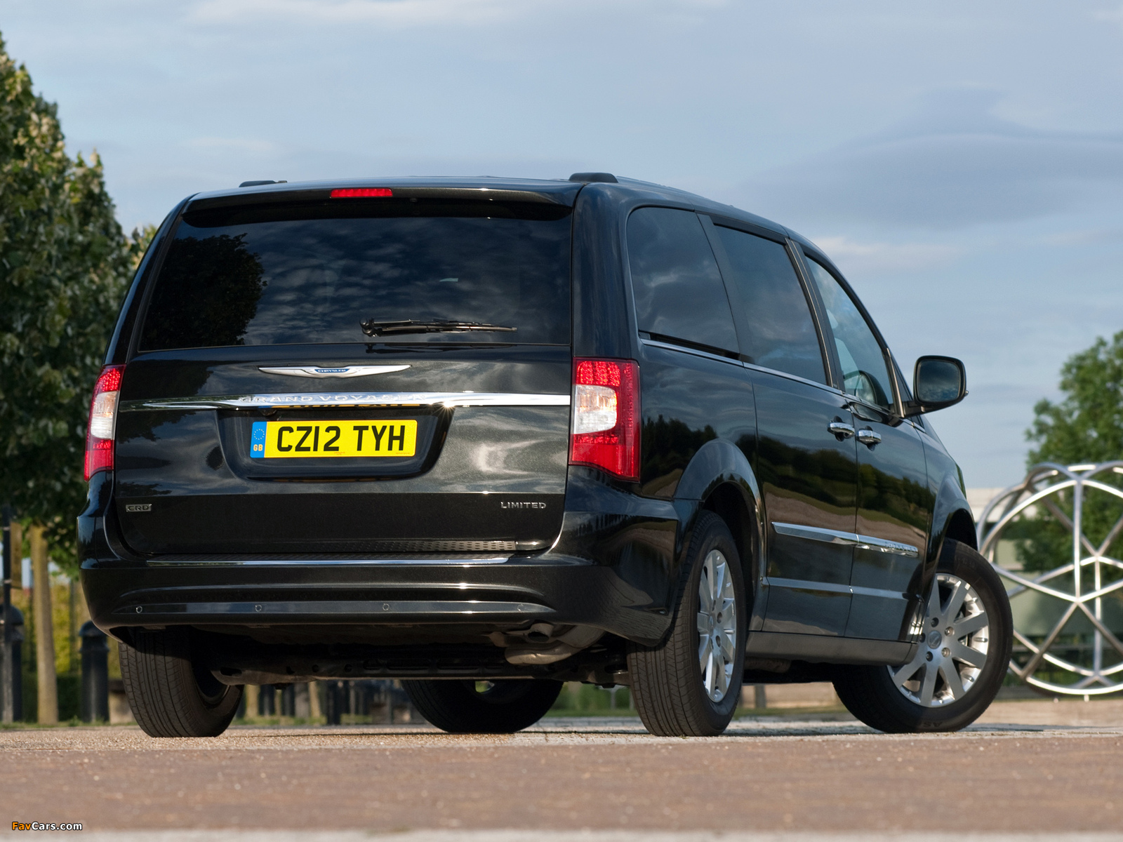 Photos of Chrysler Grand Voyager UK-spec 2011 (1600 x 1200)