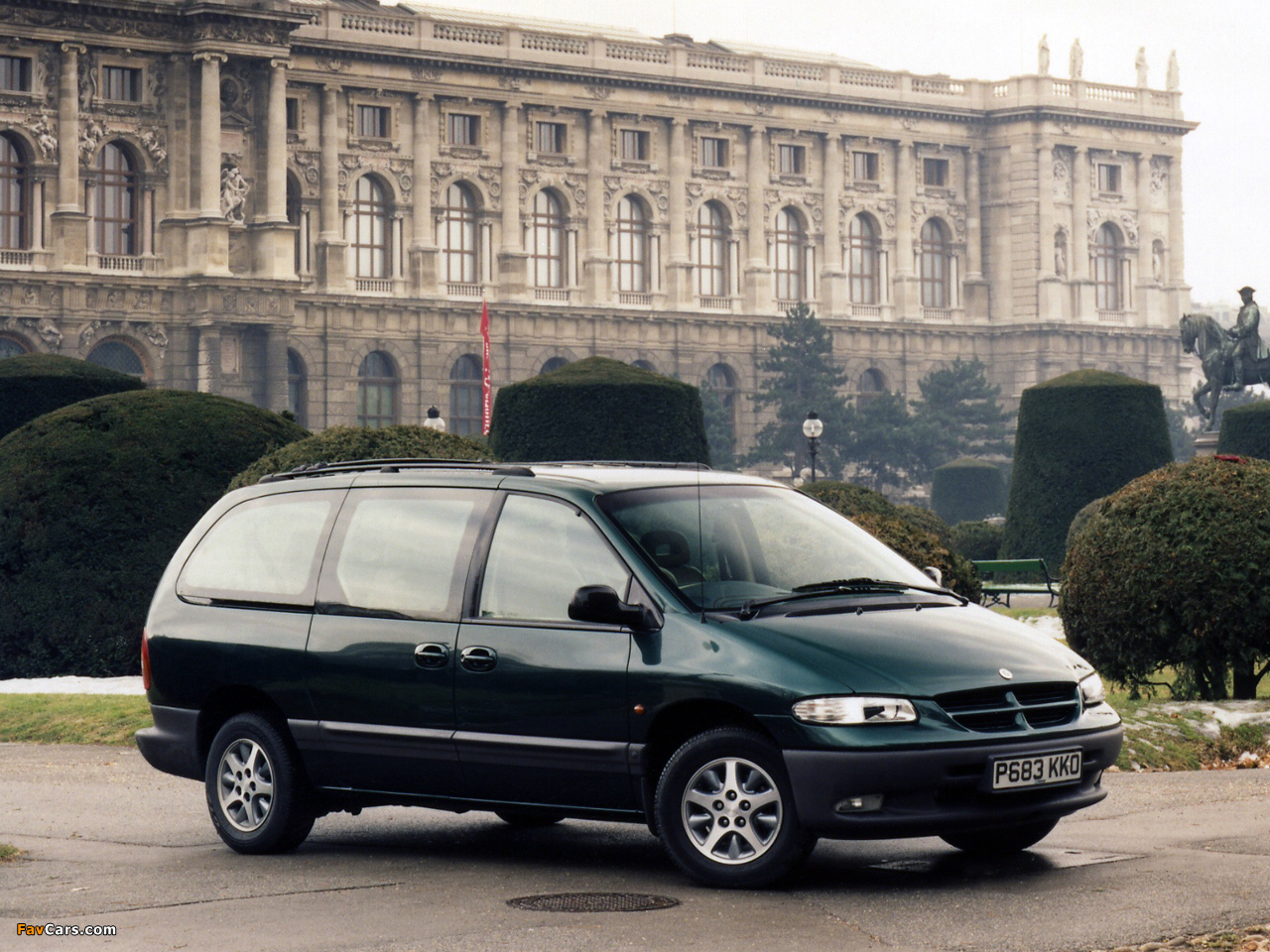 Pictures of Chrysler Grand Voyager UK-spec 1995–2000 (1280 x 960)