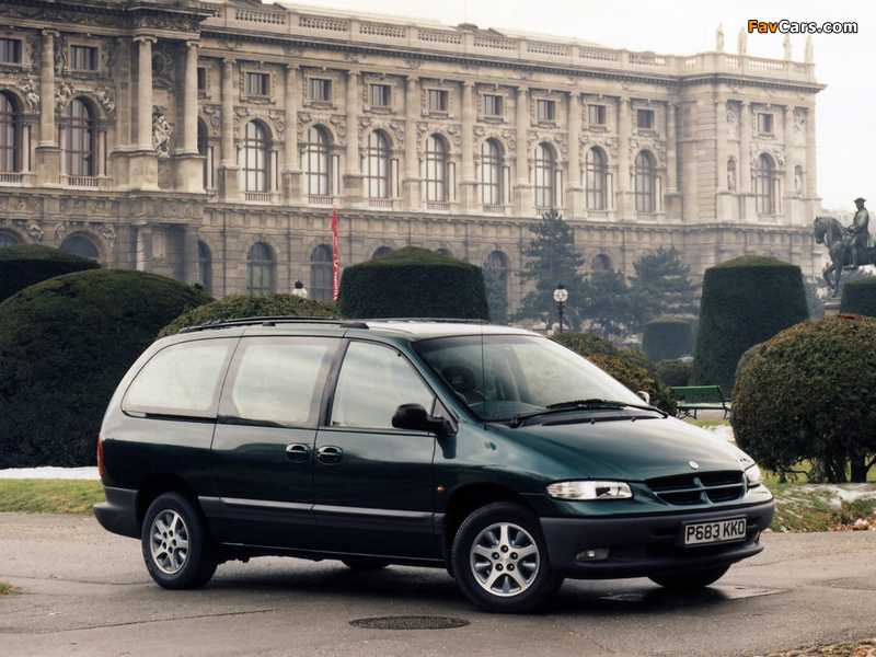 Pictures of Chrysler Grand Voyager UK-spec 1995–2000 (800 x 600)