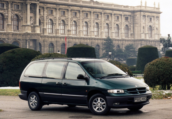 Pictures of Chrysler Grand Voyager UK-spec 1995–2000