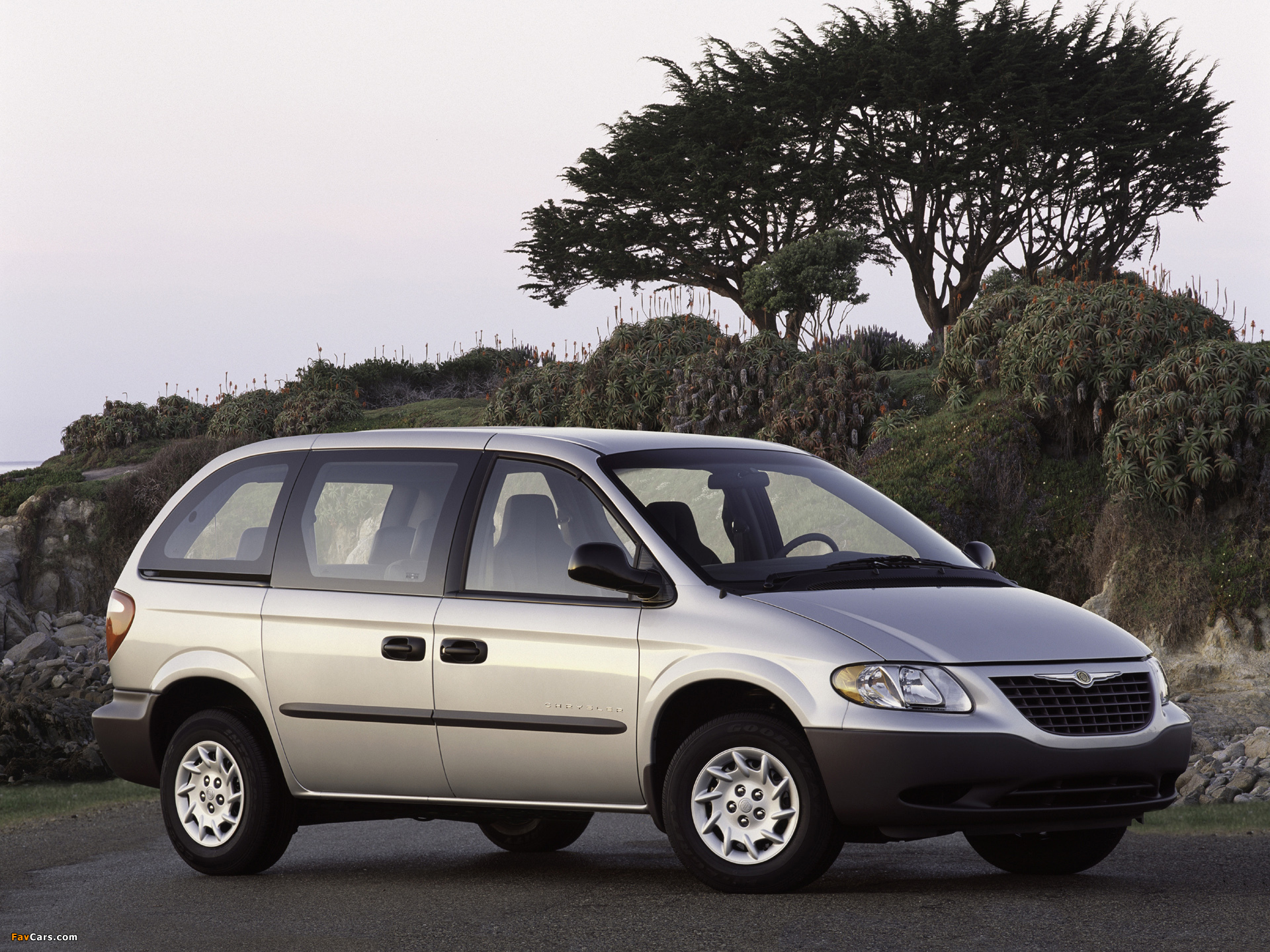 Pictures of Chrysler Voyager US-spec 2000–04 (1920 x 1440)