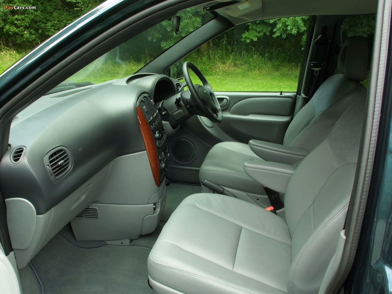 Pictures of Chrysler Voyager UK-spec 2004–07 (1280 x 960)