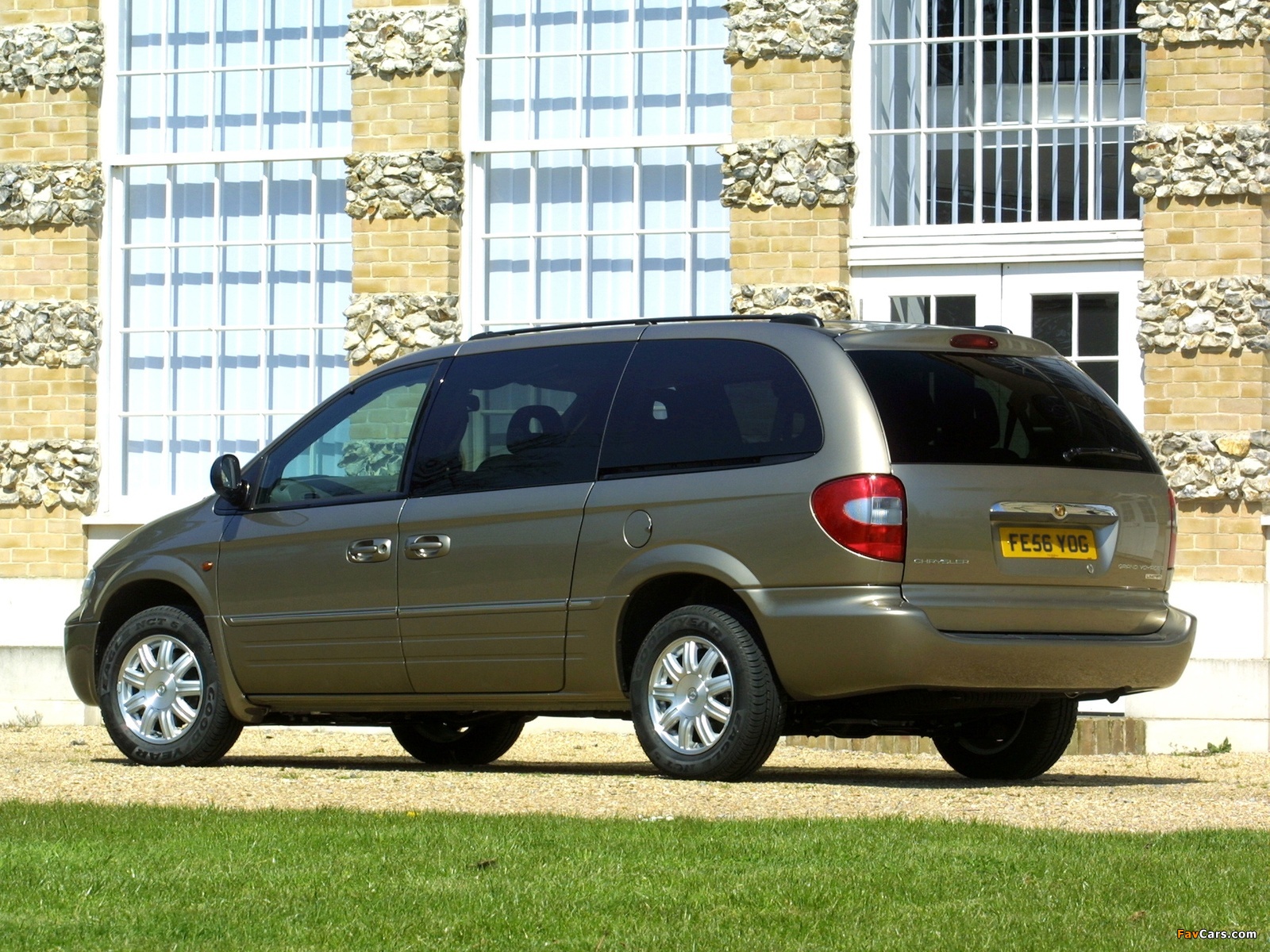 Pictures of Chrysler Grand Voyager UK-spec 2004–07 (1600 x 1200)
