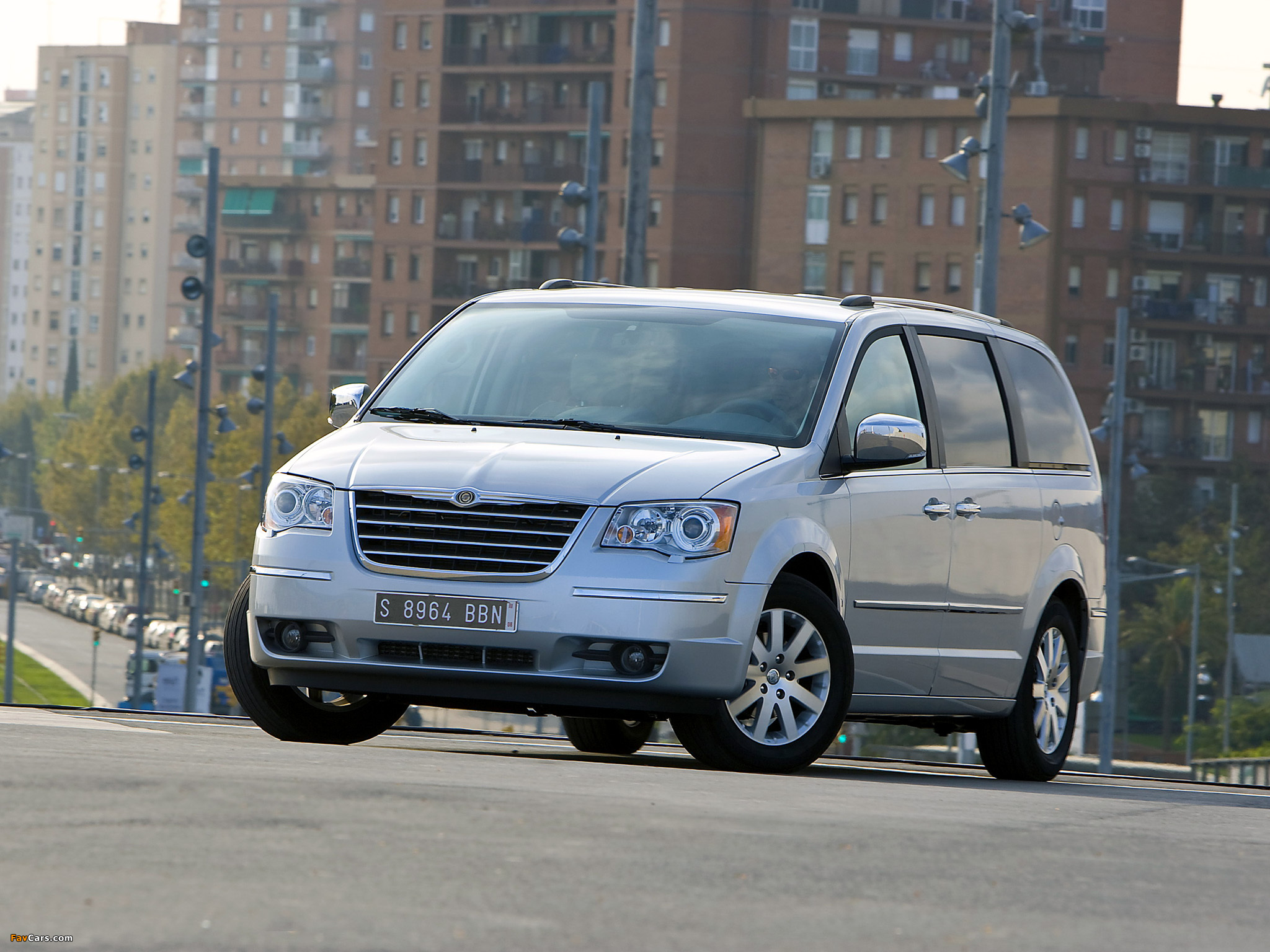 Pictures of Chrysler Grand Voyager 2008–10 (2048 x 1536)