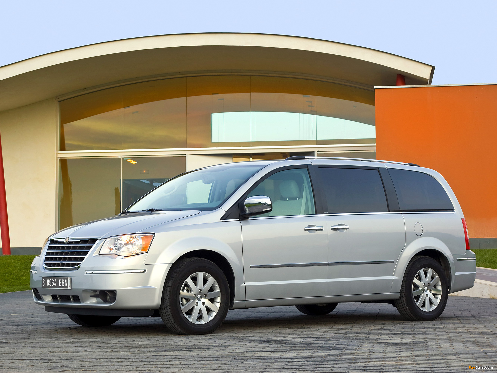 Pictures of Chrysler Grand Voyager 2008–10 (2048 x 1536)