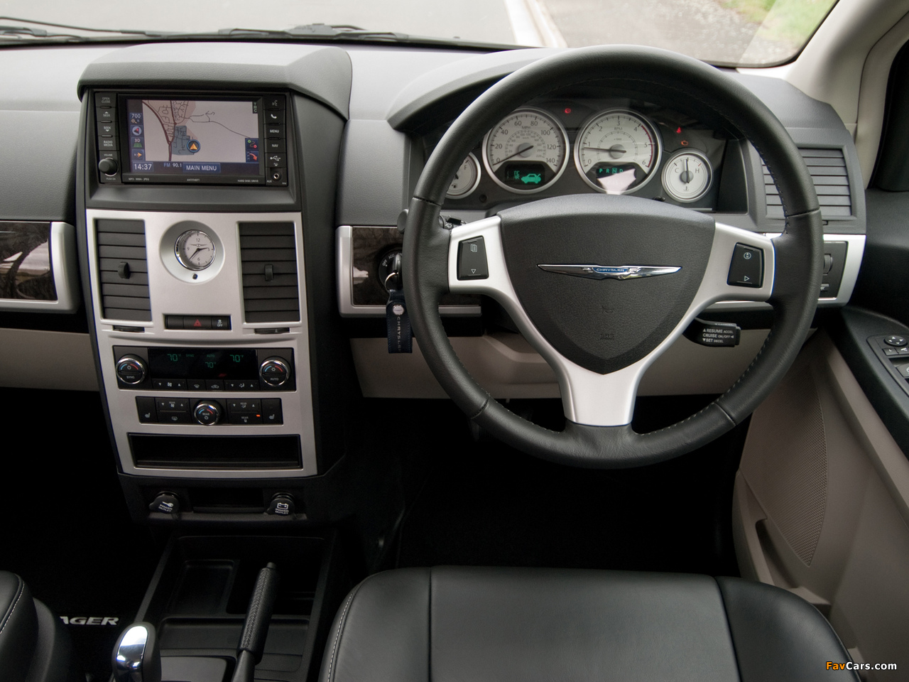 Pictures of Chrysler Grand Voyager UK-spec 2011 (1280 x 960)