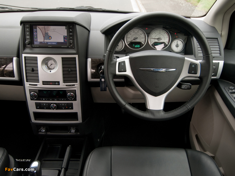 Pictures of Chrysler Grand Voyager UK-spec 2011 (800 x 600)