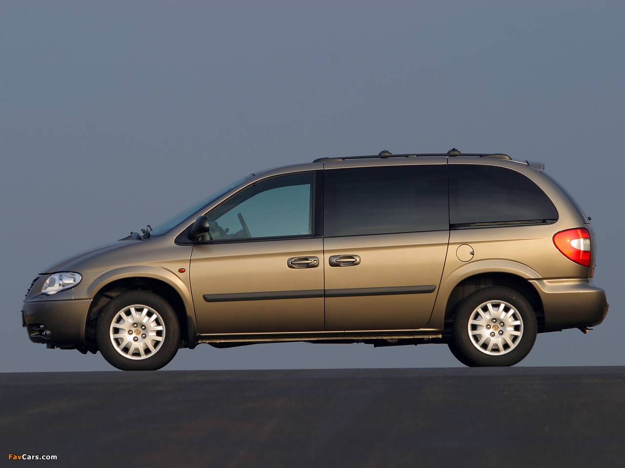 Chrysler Voyager 2004–07 wallpapers (1280 x 960)